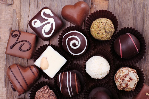 Sô-cô-la, kẹo hay những đồ uống chứa nhiều đường đều không tốt cho da