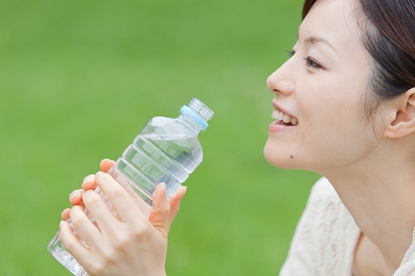 Thời gian biểu uống nước mỗi ngày cho làn da sáng khỏe và sạch mụn, bạn đã biết chưa?